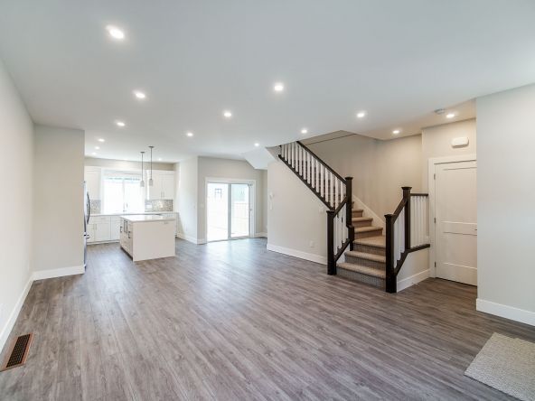 34110 Larch Street Abbotsford-8