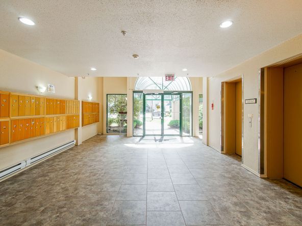 Unit 204 2964 Tretheway Street Abbotsford-5